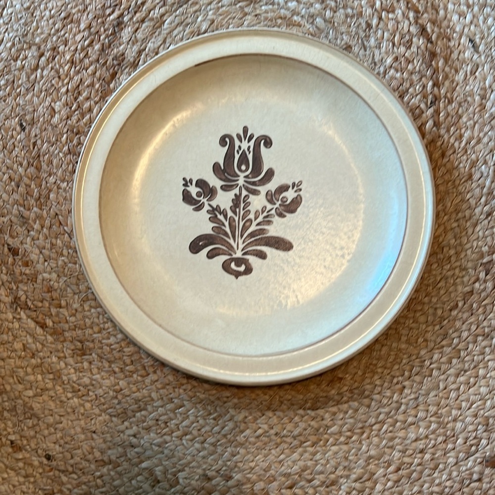 village pattern round small plate EUC ceramic plat…